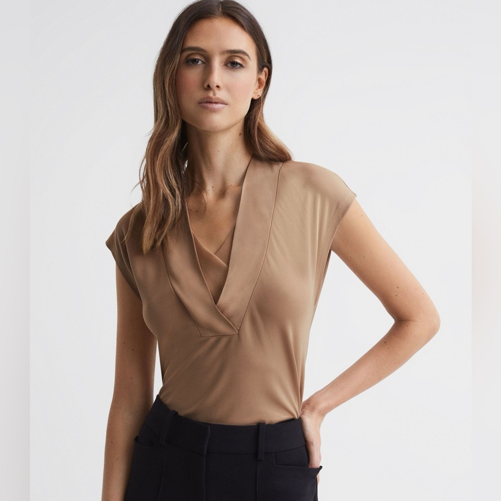 Reiss Neutral Camel Tan “Bonnie” V-Neck Cap Sleeve Women’s Blouse Size Small
